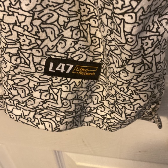 LRG shirt gently used great condition - Picture 4 of 6